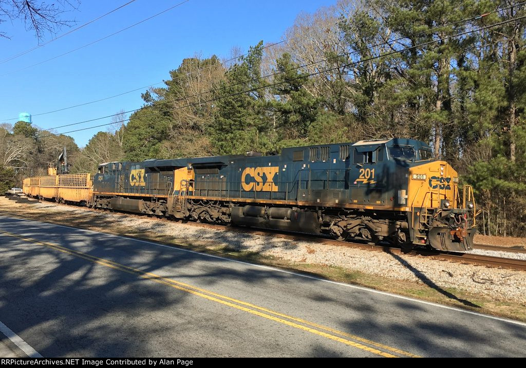 CSX 201 leads a tie train